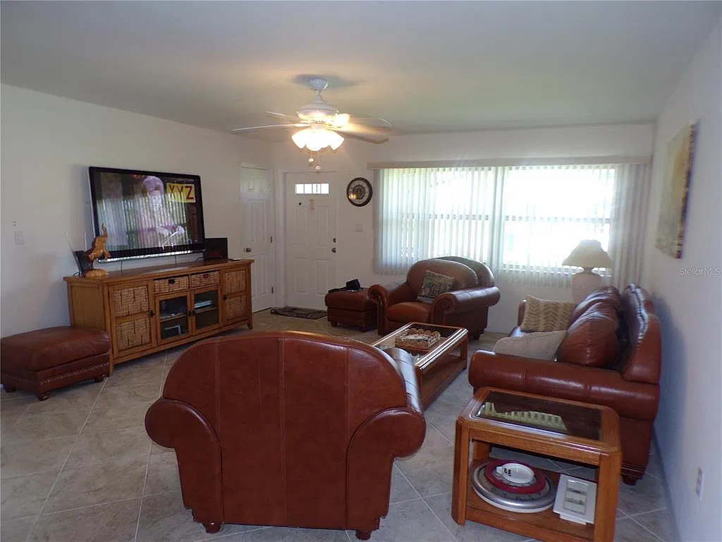 3 bed, 2.0 bath, 1750 sqft, $5,000 — Photo 2