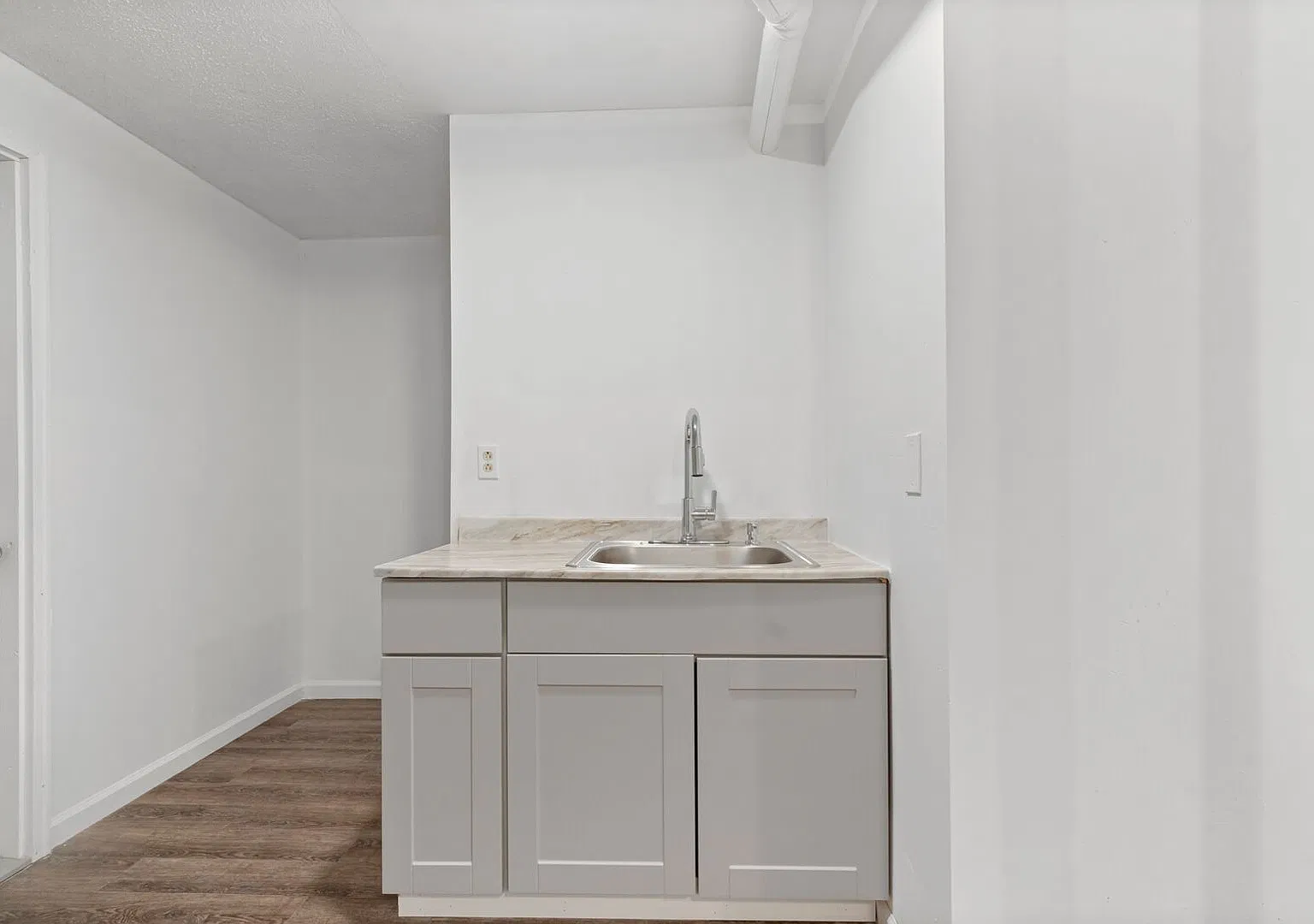 1709 Golf Club Rd — Photo 1