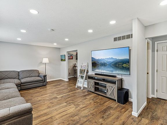 5th image of 176 Spyglass Ct