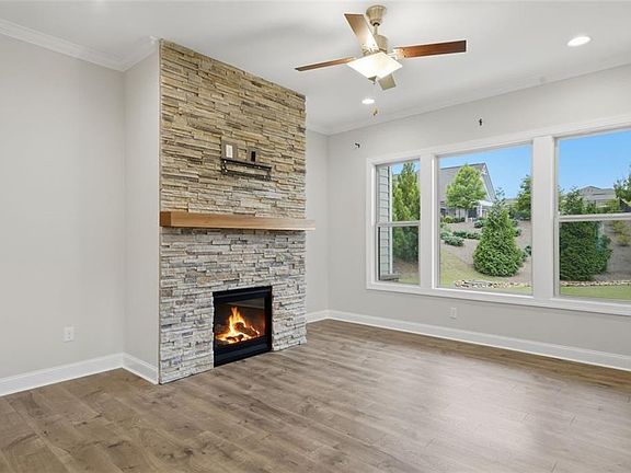 4th image of 3035 Steinbeck St