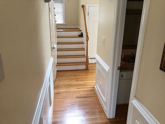 5th image of 8 Rose Brook Dr