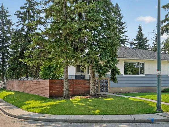 21 NE Rossmere Rd SW, Calgary, AB T3C 2N8