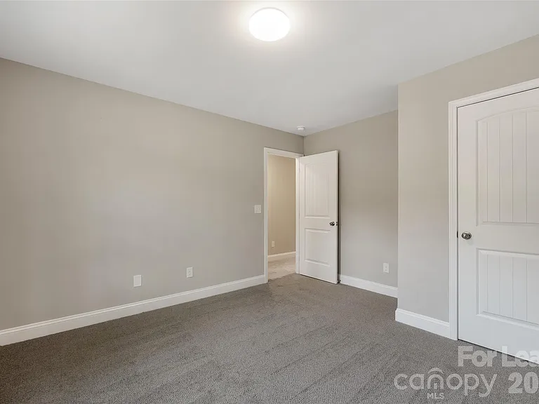 1007 Sioux St — Photo 17