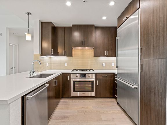 4th image of 2655 Bush St APT 408