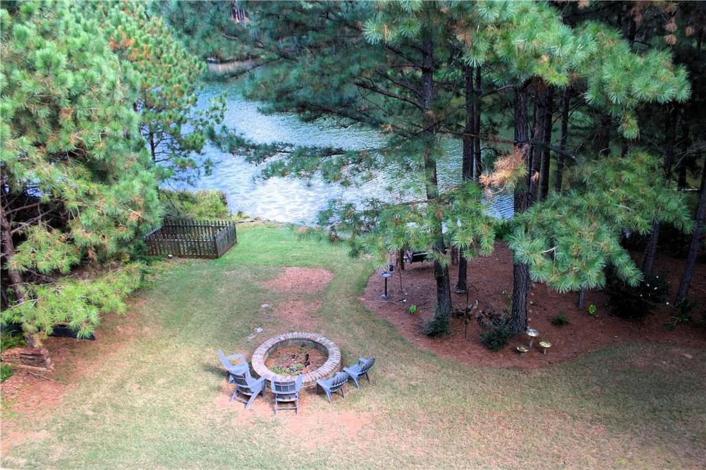 5 bed, 5.0 bath, 4012 sqft, $3,800 — Photo 4