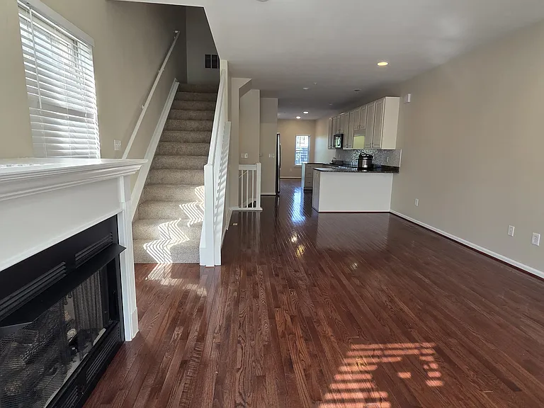 526 Graten St — Photo 10