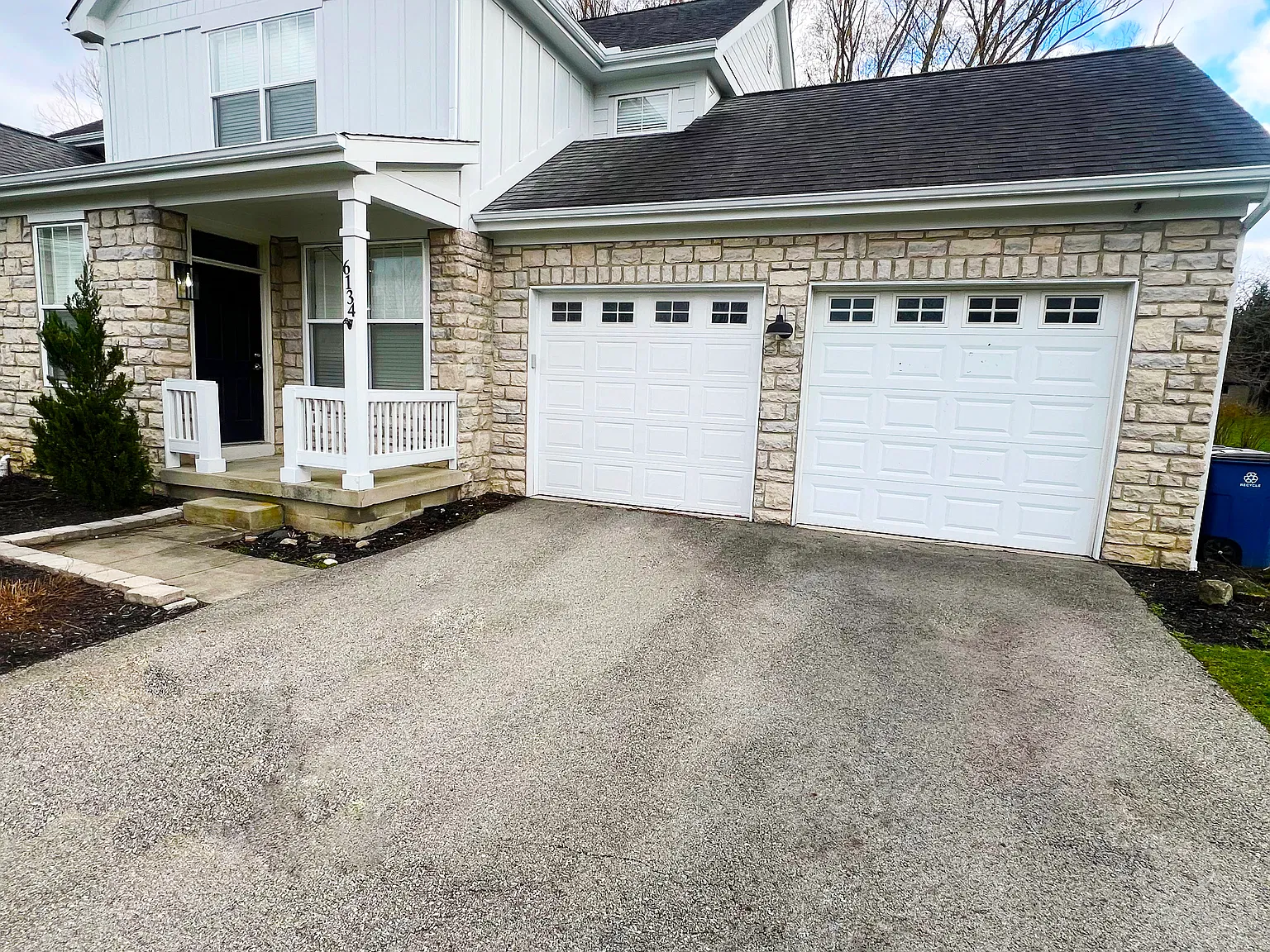 3 bed, 2.5 bath, 2100 sqft, $2,999 — Photo 2
