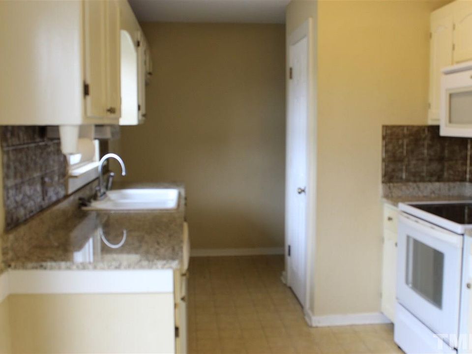 2nd image of 70 Eason Cir