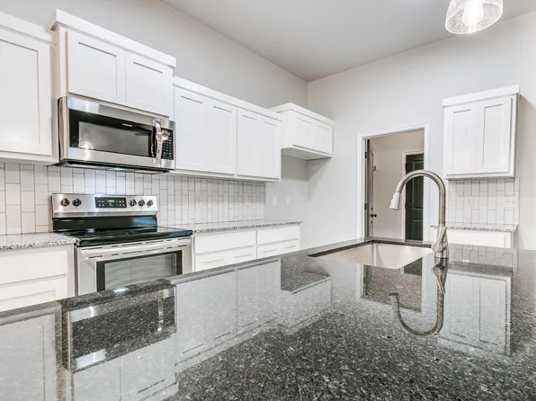 824 Chase Ln, Yukon, OK 73099