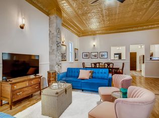 958 W 19th St #1F, Chicago, IL 60608