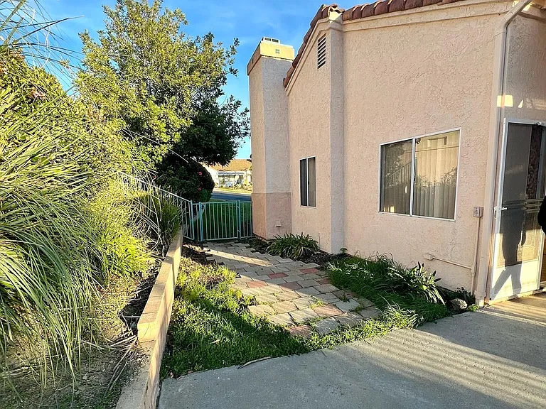 1797 Larkhaven Gln — Photo 3