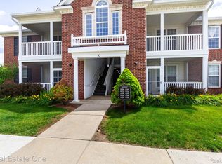 934 W Summerfield Glen Cir, Ann Arbor, MI 48103