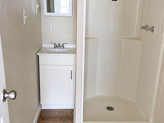 5th image of 2602 NW Commerce Cir