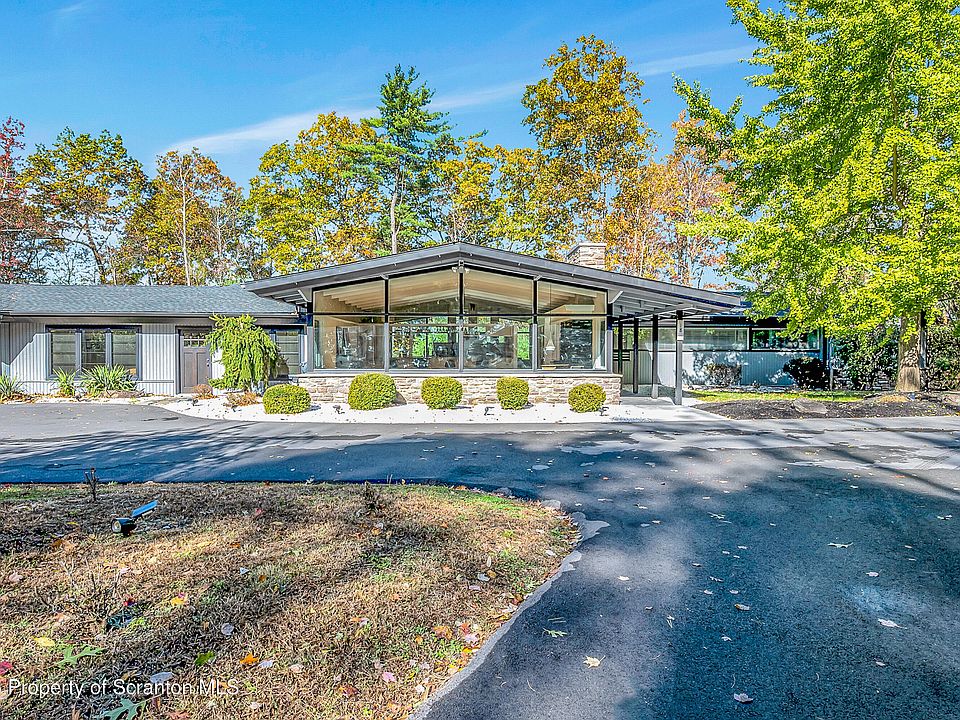 1st image of 18 Wooded Ln