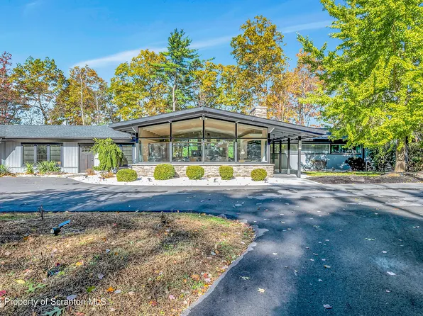 18 Wooded Ln, Dallas, PA 18612