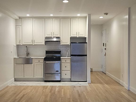 2nd image of 2565 23rd St APT 3B