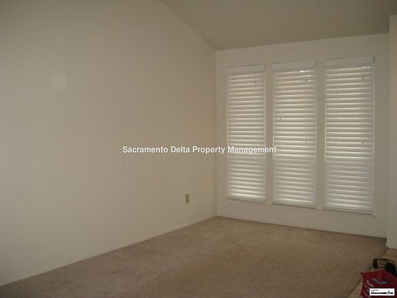 4th image of 395 Oceanic Way