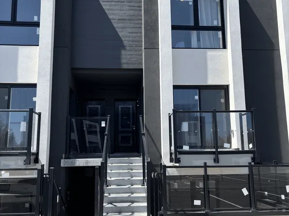 6638 McLeod Rd #218, Niagara Falls, ON L2G 3E3