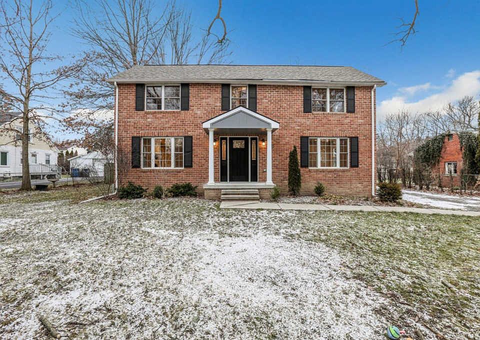 1st image of 2492 Oakdale Dr