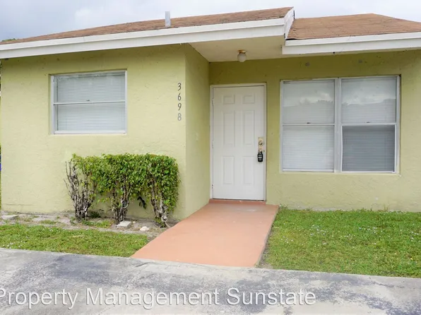 3698 Mil Lake Cir, Greenacres, FL 33463