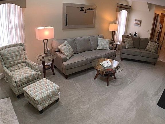 Bright n roomy living space