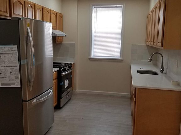 2nd image of 2548 E 27th St APT 1