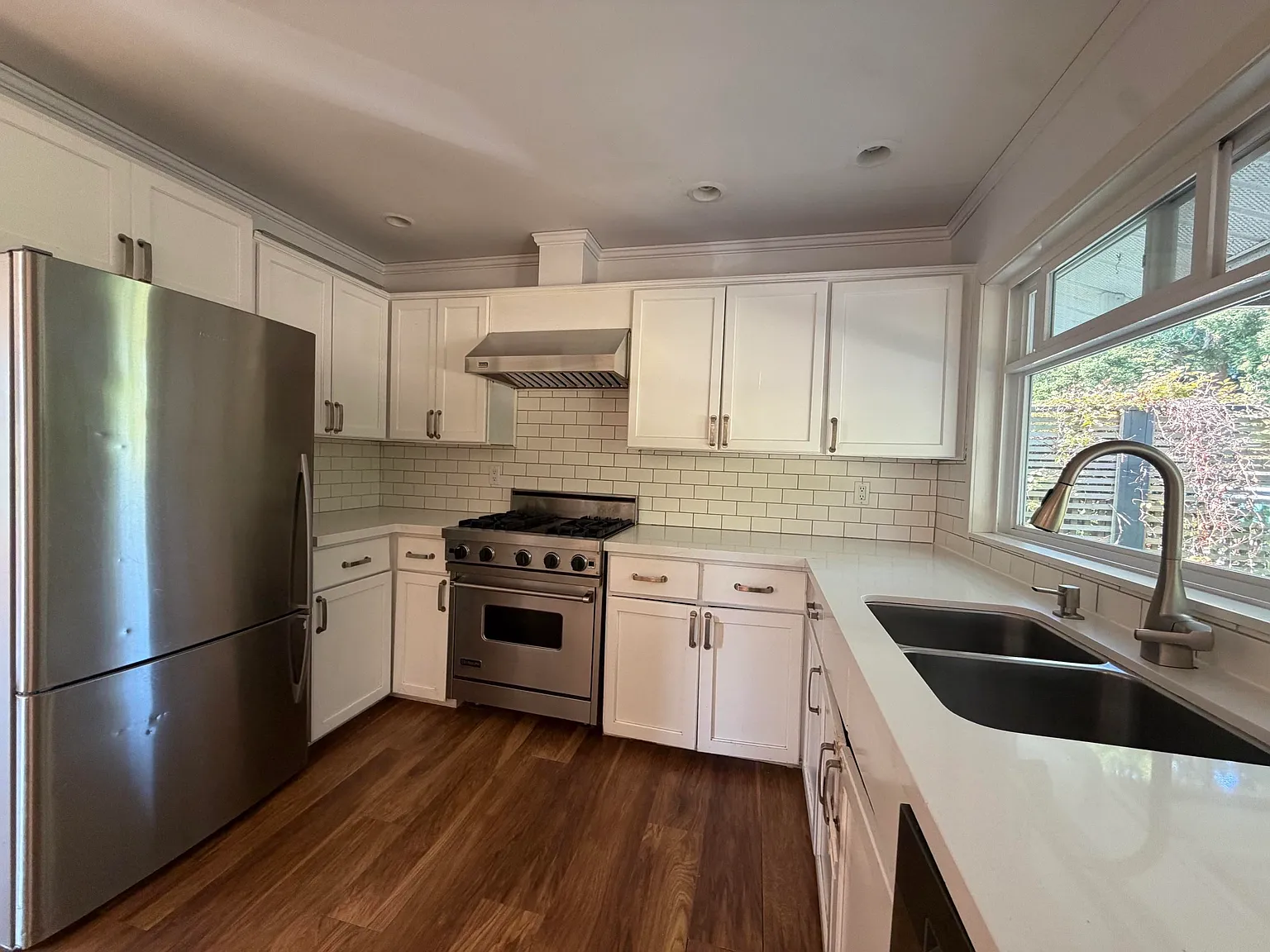 4 bed, 2800 sqft, $3,500 — Photo 2
