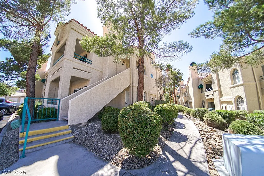 2 bed, 2.0 bath, 1012 sqft, $1,550 — Photo 1
