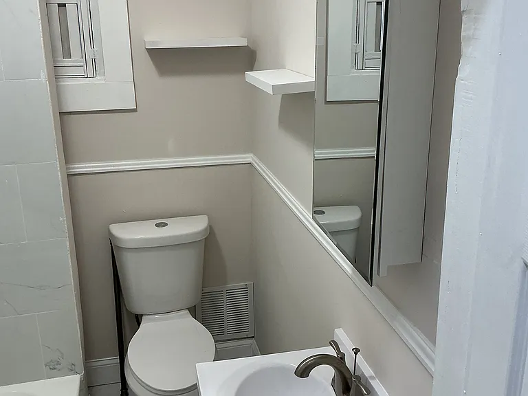 2519 W Fairmount Ave — Photo 3