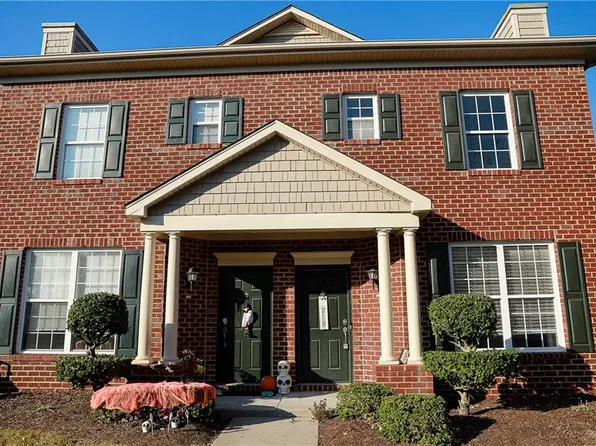1033 Farrcroft Way, Virginia Beach, VA 23455