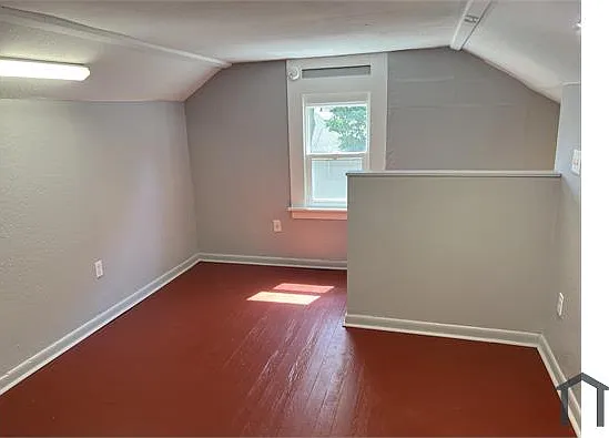 5 bed, 2100 sqft, $2,050 — Photo 4