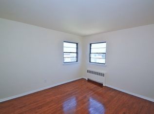 1950 Helen Ct, Merrick, NY 11566