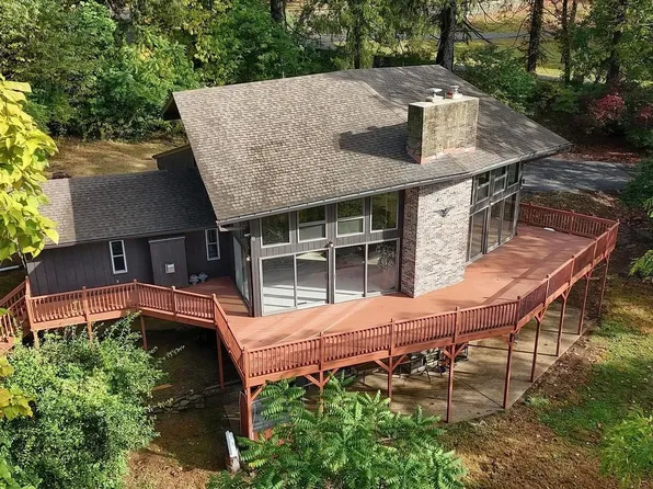 5 Club Rd, Wernersville, PA 19565