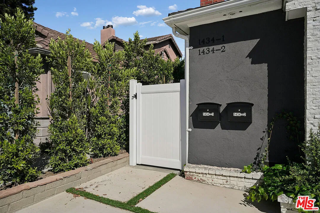 2 bed, 2.0 bath, 800 sqft, $4,100 — Photo 1