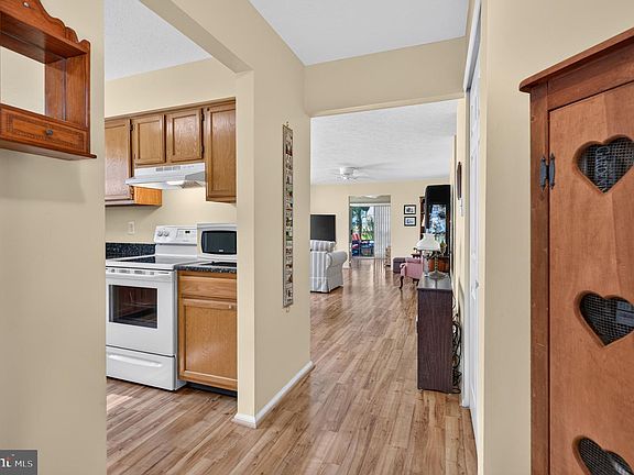 4th image of 3 Buttonbush Ct
