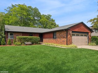 2014 E Seneca Ln, Mount Prospect, IL 60056