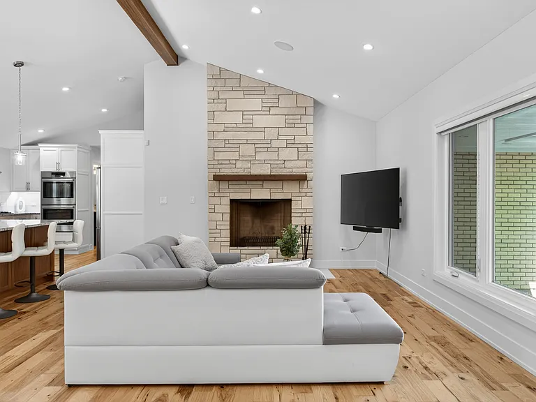 13 Eton Ct — Photo 2