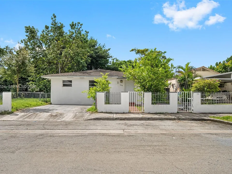 1074 NW 27th St