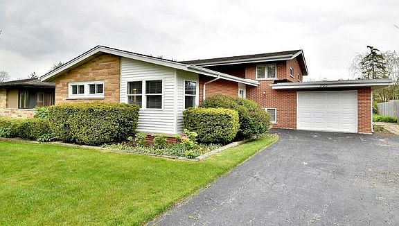 3rd image of 305 Fernwood Ln