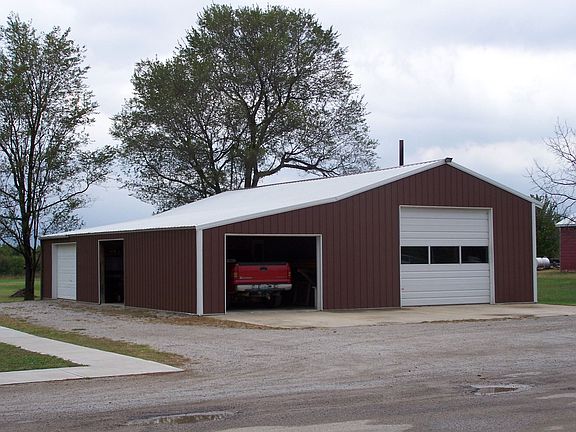 Large Metal Shop with plenty of room for a workshop and/or hobby space.