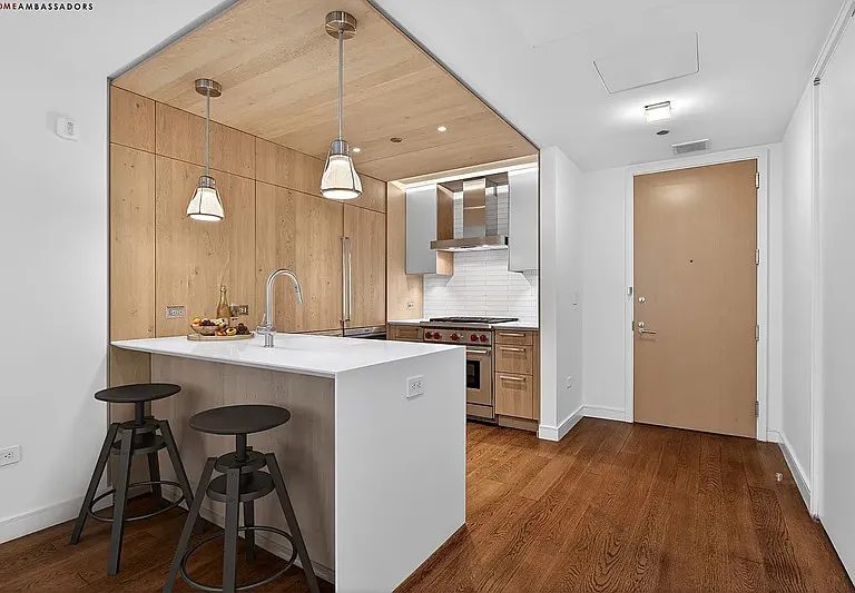 211 E 13th St #4G — Photo 4