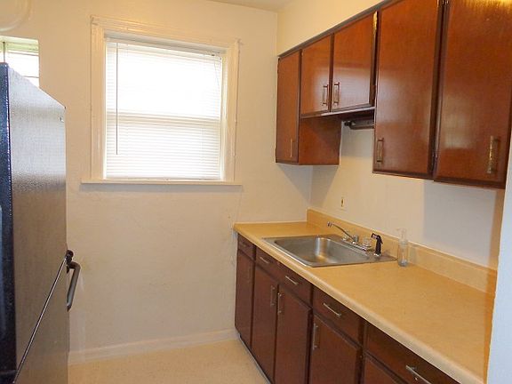 5th image of 4112 S Compton Ave