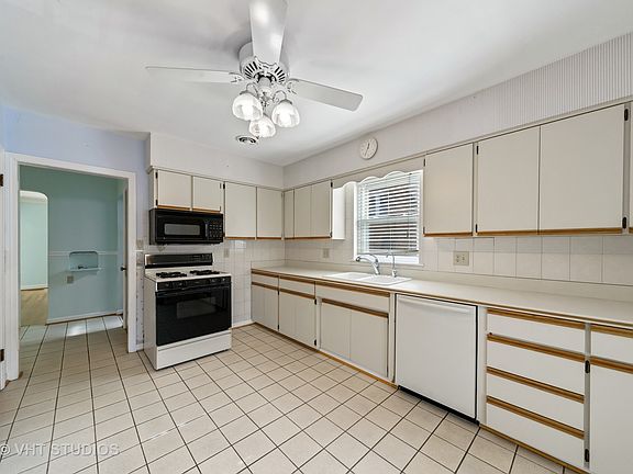 4th image of 3314 N Olcott Ave