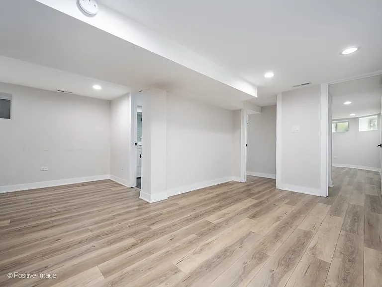 3546 W Beach Ave #1 — Photo 20