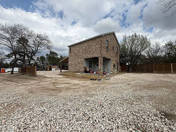 2nd image of 215 Hammerking Rd