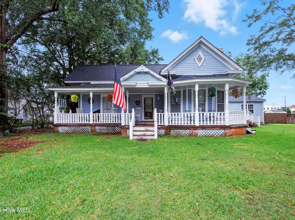 207 S Walker Street, Burgaw, NC 28425
