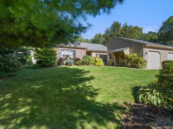 112 Pine Glen Dr Unit C-2, East Greenwich, RI 02818