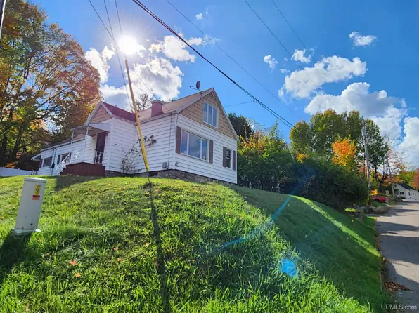 104 Hill St, Niagara, WI 54151