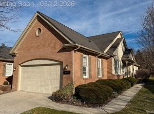 39472 Village Run Dr, Northville, MI 48168