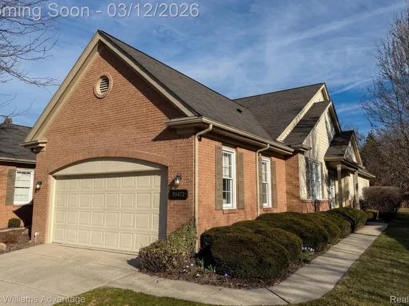 39472 Village Run Dr, Northville, MI 48168